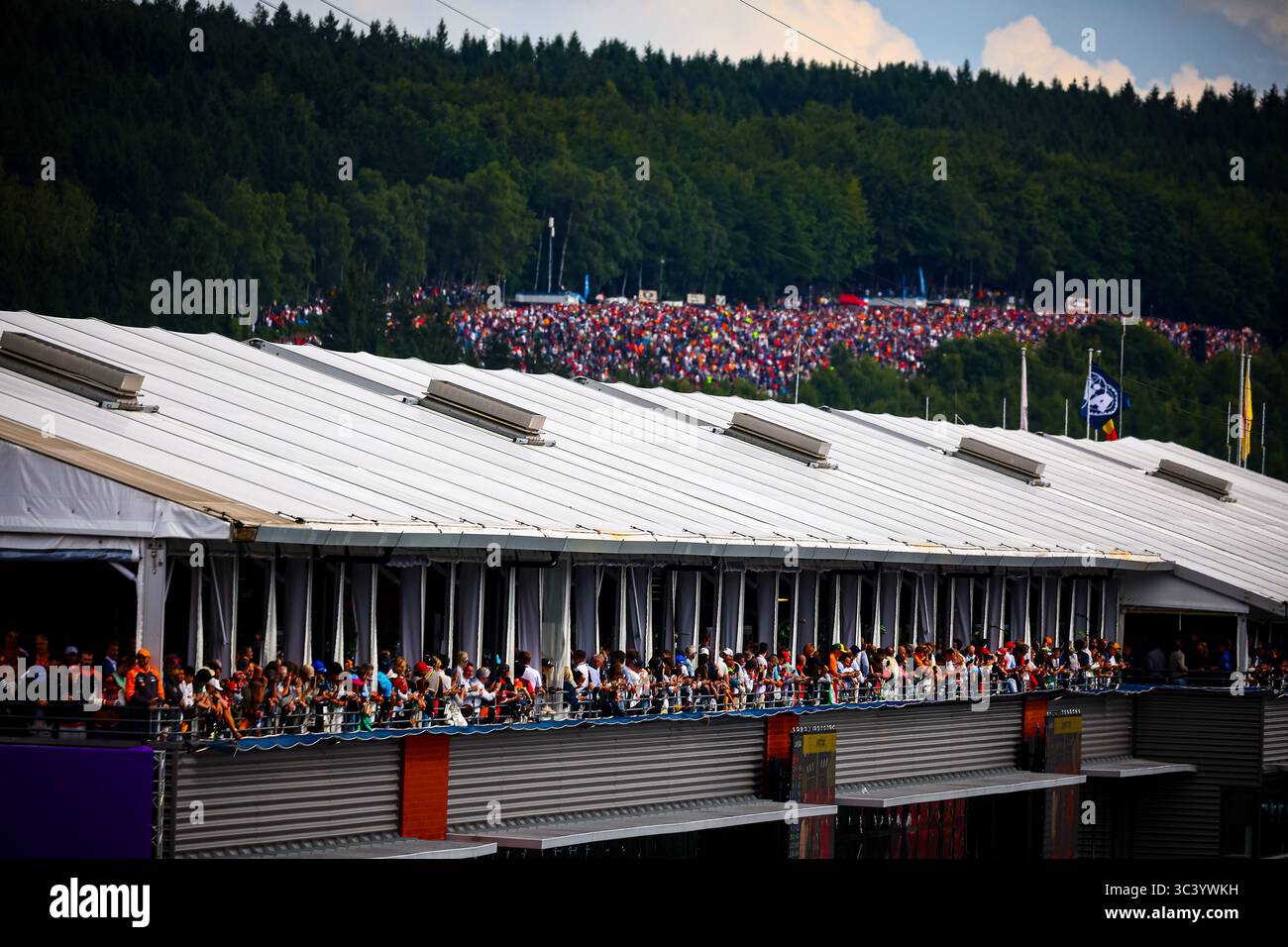Public/Tifosi/fan/Grandstand, durante il GP del Belgio, Spa-Francorchamps 24-27 luglio 2025 Campionato del mondo di Formula 1 2025. Foto Stock