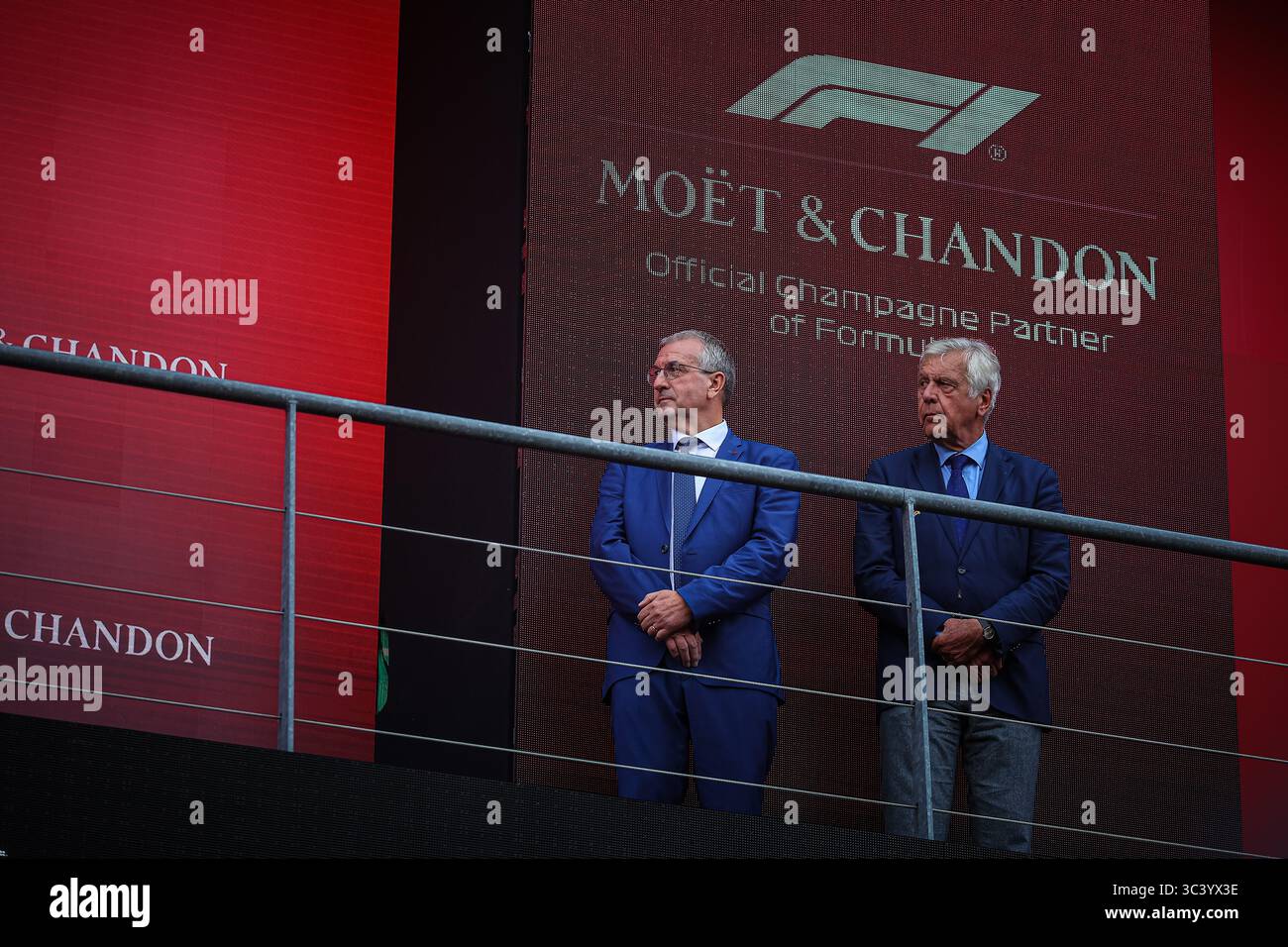 Autority locale sul podio, durante il GP del Belgio, Spa-Francorchamps 24-27 luglio 2025 Campionato del mondo di Formula 1 2025. Foto Stock
