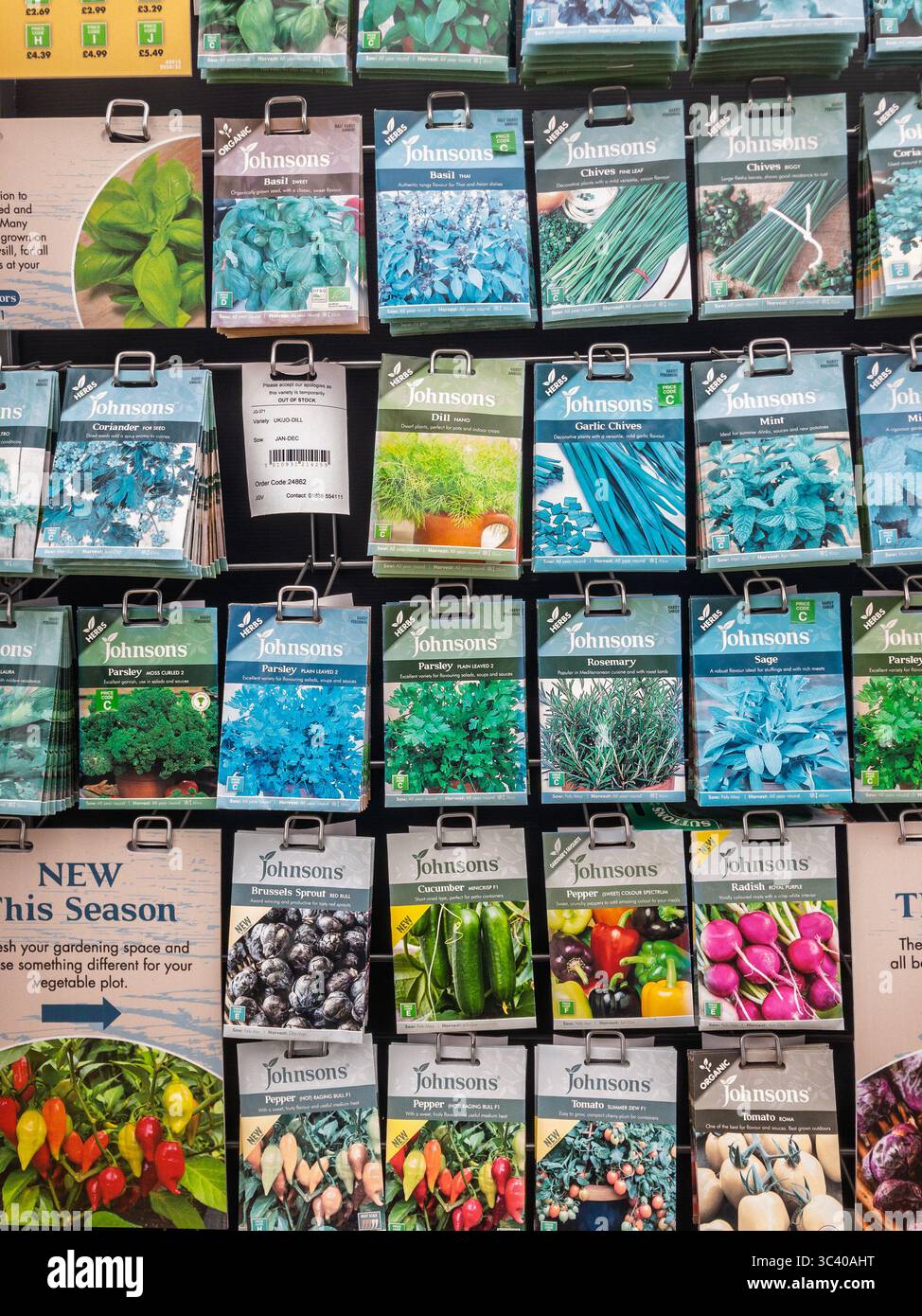 Una mostra di semi di verdure e erbe Johnsons in un centro orto del Regno Unito Foto Stock