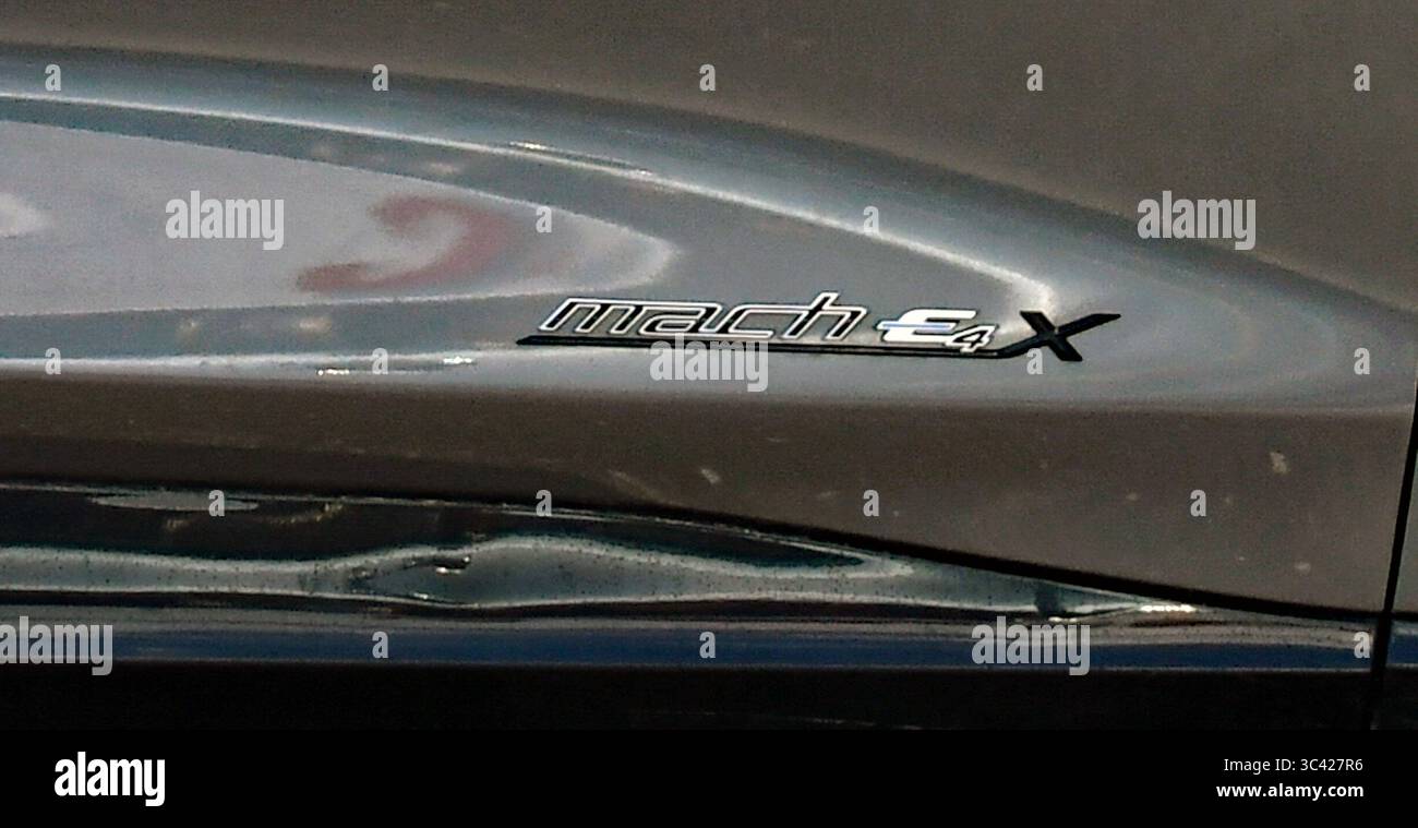 12 maggio 2021, Emporia, Kansas, Stati Uniti d'America: Un nuovo SUV elettrico Ford Mustang Mach-E4X crossover 2021 per cinque passeggeri in vendita presso la concessionaria Ford locale di Emporia (immagine di credito: © Mark Reinstein/ZUMA Wire) Foto Stock