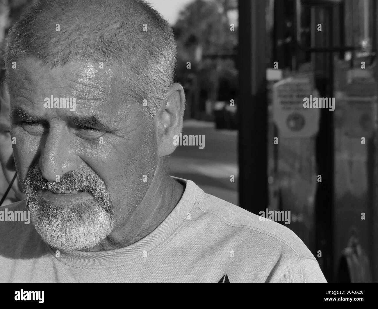 18 maggio 2021, New York, New York, Stati Uniti: Siesta Village, Florida. La COVID-19 è una situazione senza precedenti, in evoluzione e complessa. Il capo dei centri per il controllo e la prevenzione delle malattie, di fronte a un ritorno sulle nuove linee guida liberalizzate della maschera, ha offerto una dura rassicurazione domenica: Solo le persone non vaccinate sono a rischio se si tolgono le maschere. Se sei vaccinato, stiamo dicendo che sei al sicuro, puoi prendere la maschera e non sei a rischio di malattia grave o ricovero ospedaliero da Covid-19, il direttore del C.D.C., Dr. Rochelle P. Walensky, ha detto su Fox News Sunday. Se non è vaccinato Foto Stock