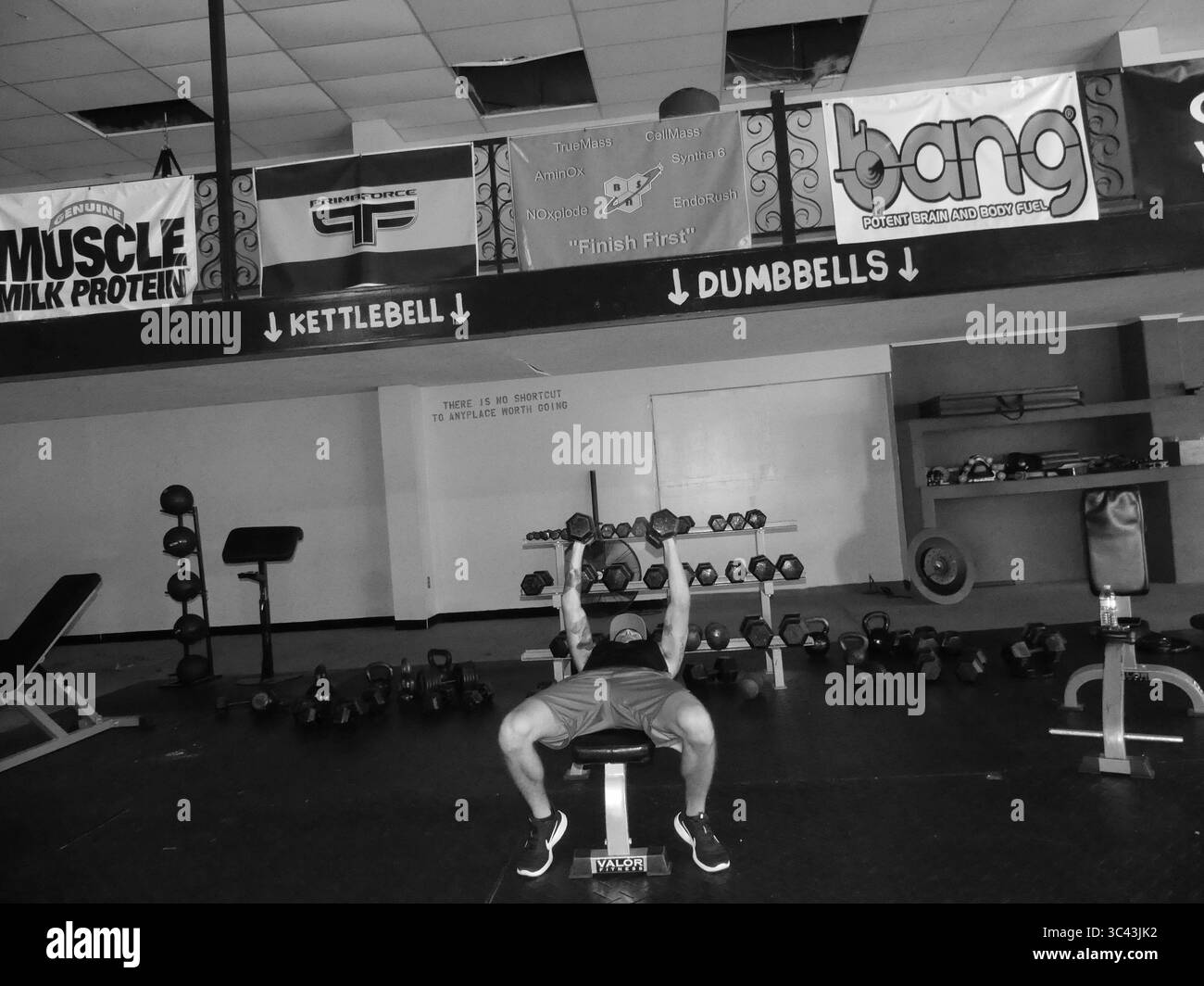 20 maggio 2021, New York, New York, Stati Uniti: Arcadia, Florida. Abbiamo finalmente trovato l'unica cosa che ci rende tutti più attraenti: Una vaccinazione, ha detto Andy Slavitt, uno dei consulenti per il coronavirus di Biden. Lo sforzo di datare le app si inserisce in una conversazione culturale su come gli americani, in particolare i giovani e vaccinati, possono avvicinarsi di nuovo insieme dopo così tanti mesi di essere stati informati di farlo potrebbe essere pericoloso. Secondo OkCupid, le persone che mostrano il loro stato di vaccinazione hanno il 14% di probabilità in più di ottenere una corrispondenza. (Immagine di credito: © John Marshall Mantel/ZUMA Wire) Foto Stock