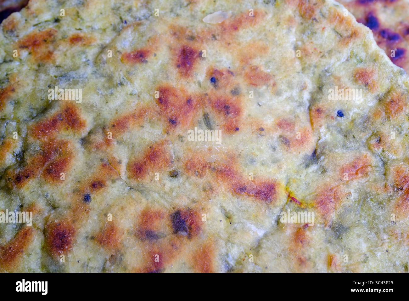 focaccia o naan infusi di erbe Foto Stock