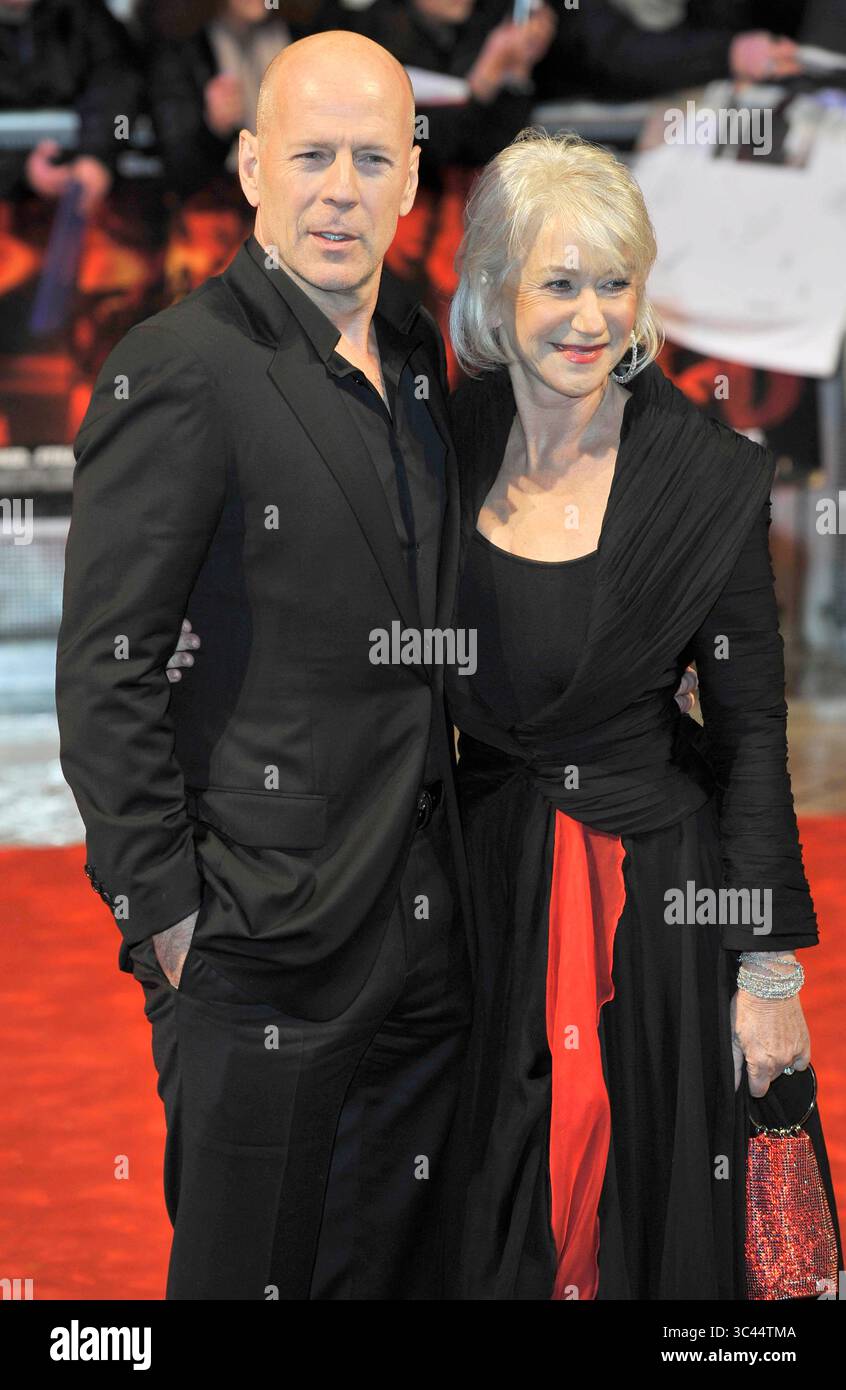 Bruce Willis e Dame Helen Mirren alla premiere britannica di "Red" alla Royal Festival Hall di Londra - 19 ottobre 2010 Foto Stock