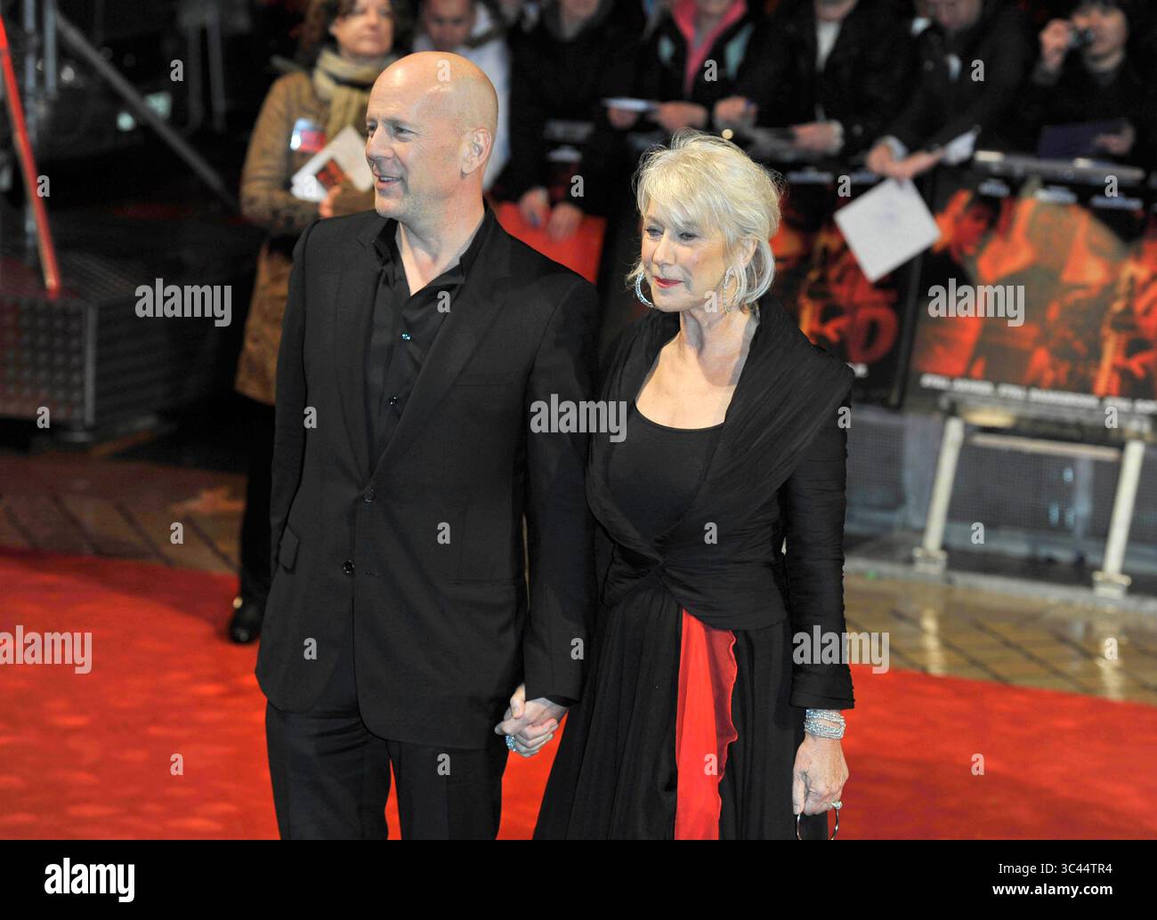 Bruce Willis e Dame Helen Mirren alla premiere britannica di "Red" alla Royal Festival Hall di Londra - 19 ottobre 2010 Foto Stock