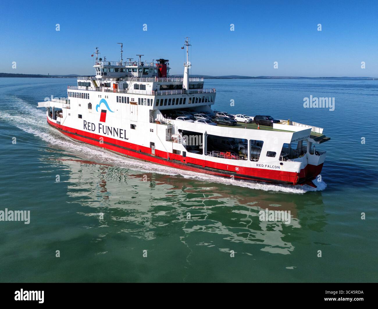 Red Falcon, una nave gestita da Red Funnel tra Southampton e Cowes, sull'Isola di Wight. Foto Stock