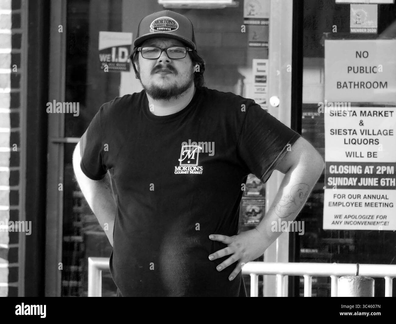 4 giugno 2021, SARASOTA, FLORIDA, Stati Uniti: Sarasota, Florida. I centri per il controllo e la prevenzione delle malattie hanno smesso di indagare le infezioni tra le persone completamente vaccinate a meno che non si ammalino così tanto da essere ricoverati in ospedale o morire. Fino alla fine di aprile, quando 101 milioni di americani erano stati vaccinati, il C.D.C. aveva ricevuto 10.262 segnalazioni di infezioni da 46 stati. Il sequenziamento genomico può essere fatto solo su 555 dei casi di svolta riportati. La metà di essi riguardava varianti di preoccupazione, tra cui B.1.1.7 e B.1,351. si sapeva che 995 persone erano state ricoverate in ospedale e 160 erano morte Foto Stock