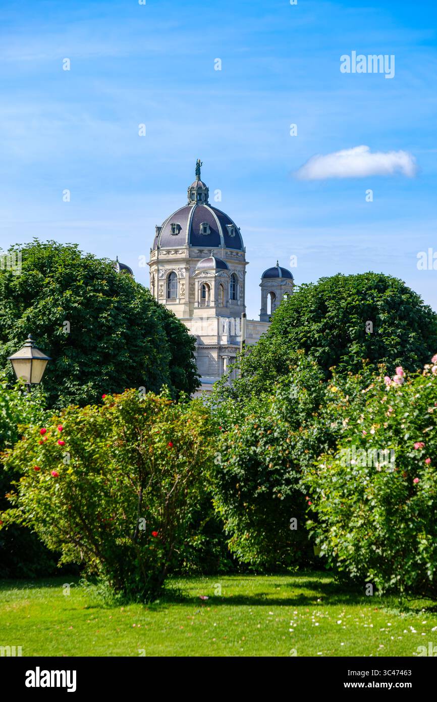 Kuppel des Kunsthistorischen Museums am Maria-Theresien-Platz a Vienna, Österreich. Foto Stock
