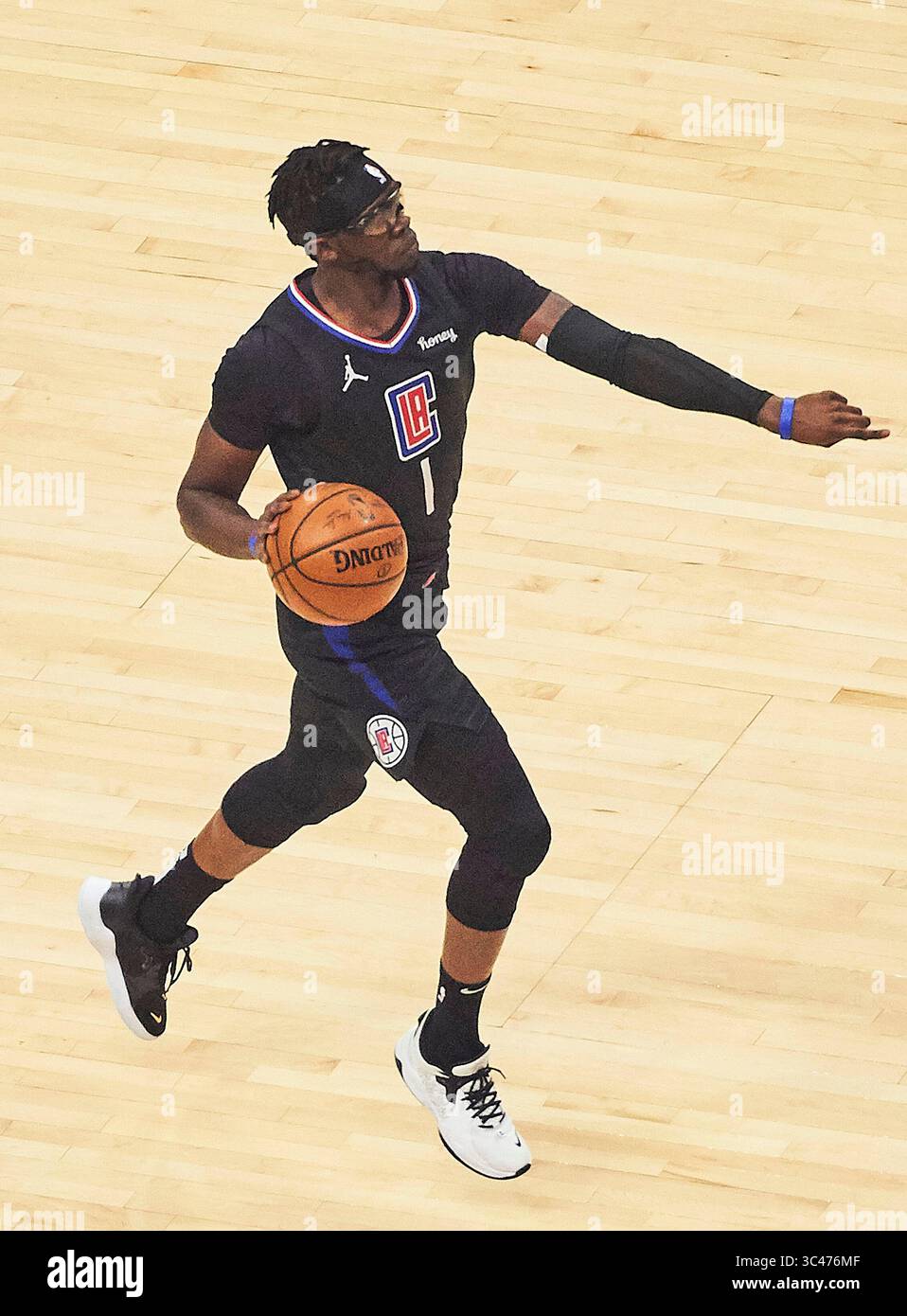 14 giugno 2021, LOS ANGELES, CALIFORNIA, USA: La guardia dei LA Clippers Reggie Jackson (1) sposta l'attacco contro gli Utah Jazz durante una partita di basket NBA playoff 4. Lunedì 14 giugno 2021 a Los Angeles, California. I Clippers sconfiggono Jazz, 118-104. AUSTIN SOSA/BNS/PI (immagine di credito: © Prensa Internacional via cavo ZUMA) Foto Stock