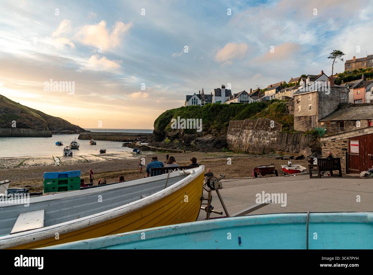 Lo scivolo e la spiaggia, Port Isaac, Cornovaglia, Regno Unito Foto Stock
