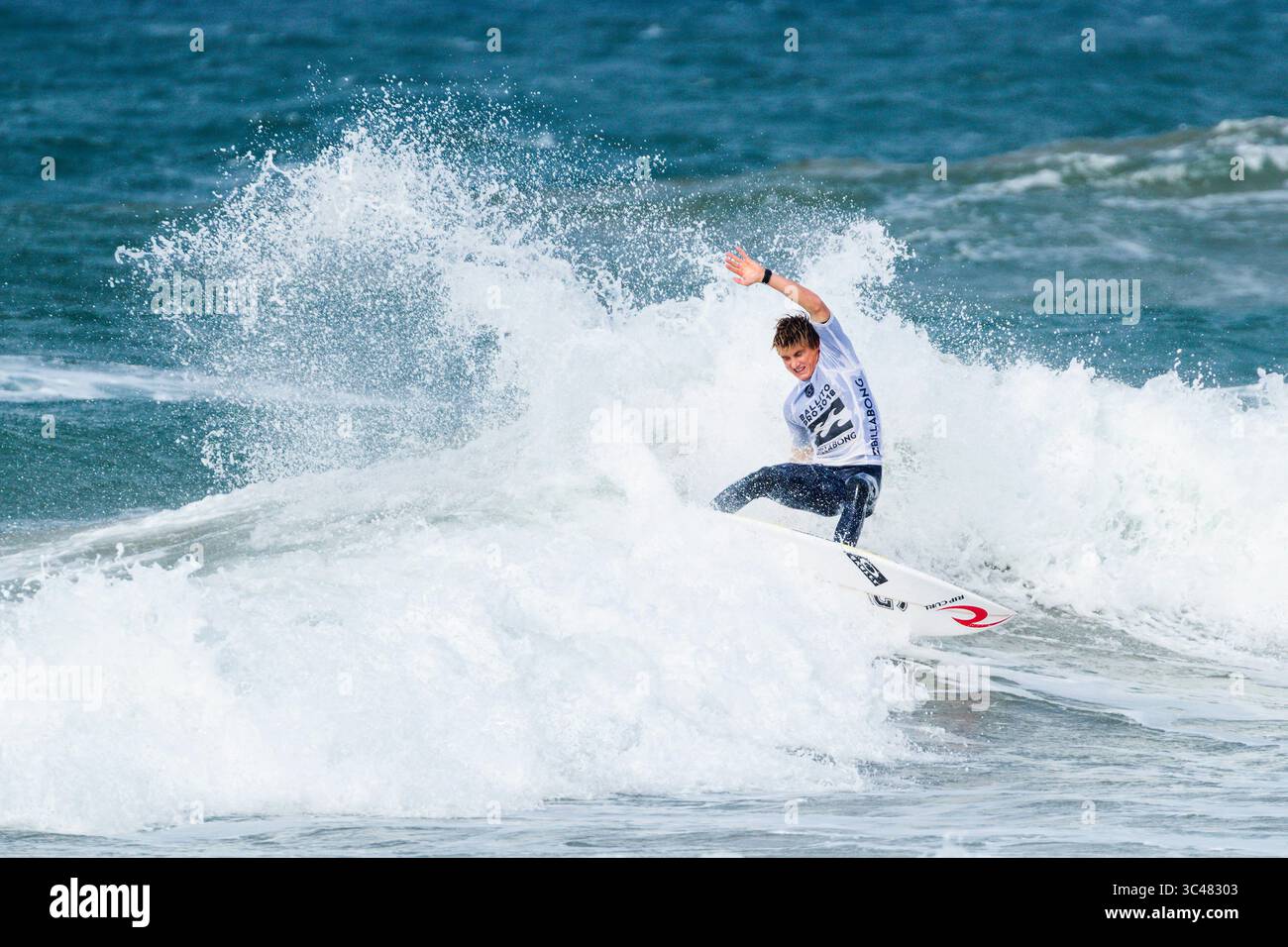 28 giugno 2018 - Durban, Sud Africa - MATTHEW MCGILLIVRAY (ZAF) viene eliminato dal Billabong 2018 dal Ballito Pro Pres dopo essersi piazzato quarto nella Heat 9 del terzo turno a Ballito, Sud Africa. (Immagine di credito: © Kelly Cestari/WSL via ZUMA Wire/ZUMAPRESS.com) Foto Stock