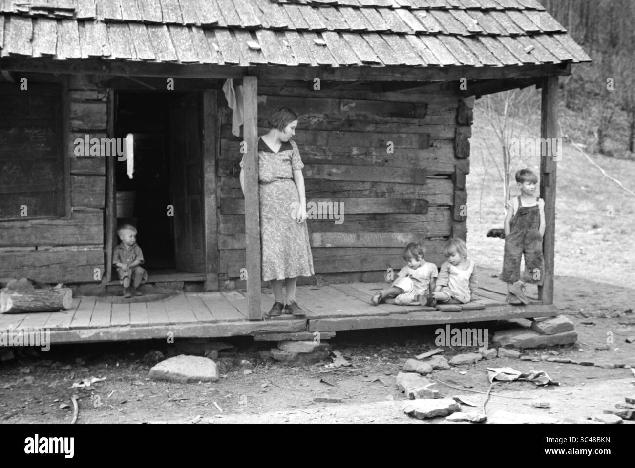 Parte di Family of Ten da risistemare su Ross-Hocking Land Project, Chillicothe, Ohio, USA, Theodore Jung per U.S. ReSettlement Administration, aprile 1936 (Credit Image: © circa Images/JT Vintage via ZUMA Press Wire) Foto Stock