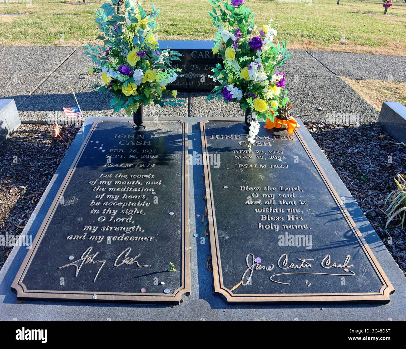 Le leggende della musica Johnny Cash e June Carter Cash sono sepolte fianco a fianco a fianco a Hendersonville, Tennessee, un luogo tranquillo di riposo per la coppia iconica. Foto Stock