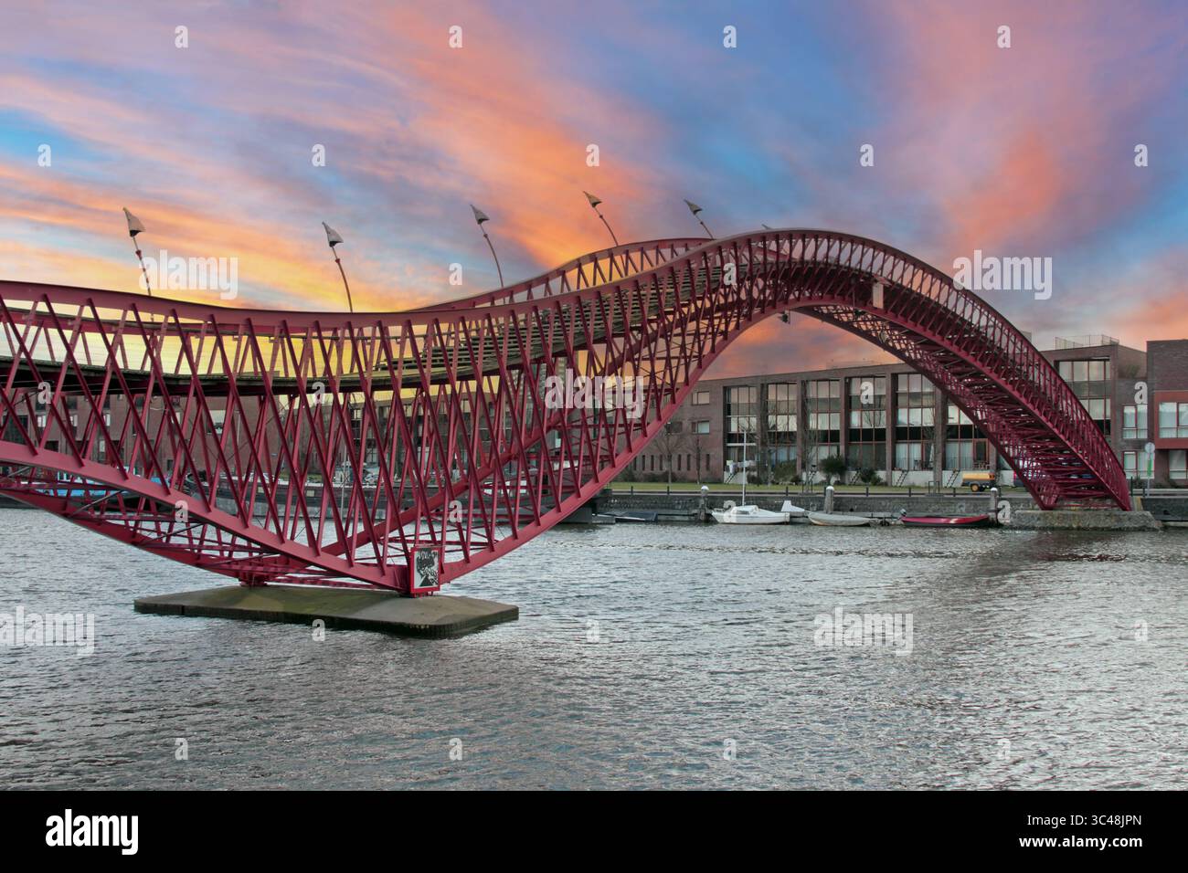 Ponte Python ad Amsterdam al tramonto Foto Stock