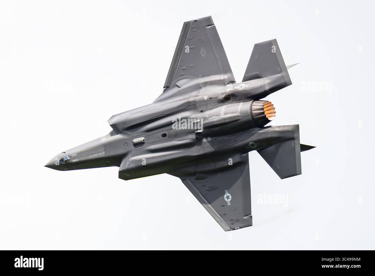 Zeltweg, Austria - 7 settembre 2024: Aereo da caccia Lockheed Martin F-35 Lightning II dell'aeronautica statunitense presso la base aerea. Aerei che volano ma Foto Stock
