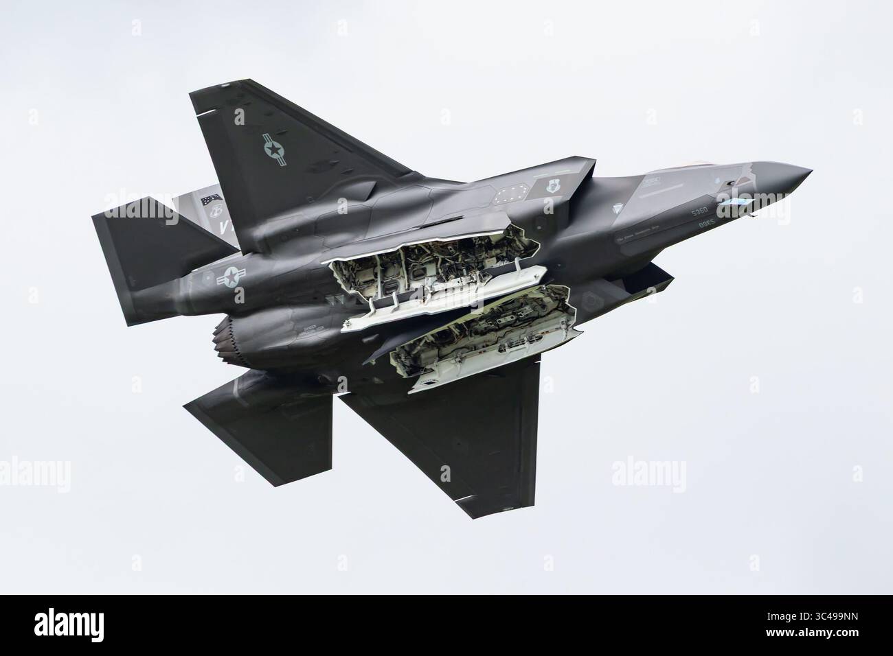 Zeltweg, Austria - 7 settembre 2024: Aereo da caccia Lockheed Martin F-35 Lightning II dell'aeronautica statunitense presso la base aerea. Aerei che volano ma Foto Stock