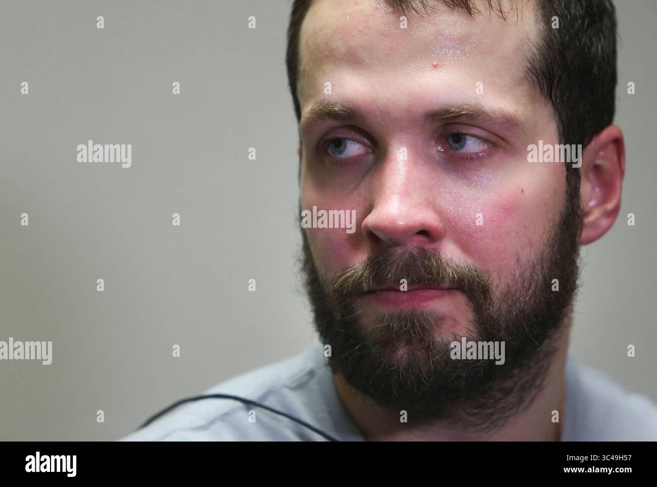 10 luglio 2018 - Clearwater, Florida, Stati Uniti - DIRK SHADD | Times .Tampa Bay Lightning Nikita Kucherov parla con i giornalisti dopo una sessione di allenamento su ghiaccio presso la Clearwater Ice Arena martedì mattina (07/10/18). Kucherov ha firmato un'estensione contrattuale di otto anni che gli pagherà una media di 9,5 milioni di dollari. (Immagine di credito: © Dirk Shadd/Tampa Bay Times via cavo ZUMA) Foto Stock