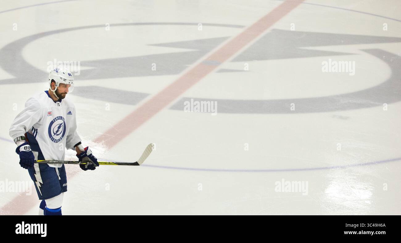 10 luglio 2018 - Clearwater, Florida, Stati Uniti - DIRK SHADD | Times .Tampa Bay Lightning Nikita Kucherov sul ghiaccio durante una sessione di allenamento presso Clearwater Ice Arena martedì mattina (07/10/18). Kucherov ha appena firmato un'estensione contrattuale di otto anni che gli pagherà una media di 9,5 milioni di dollari. (Immagine di credito: © Dirk Shadd/Tampa Bay Times via cavo ZUMA) Foto Stock
