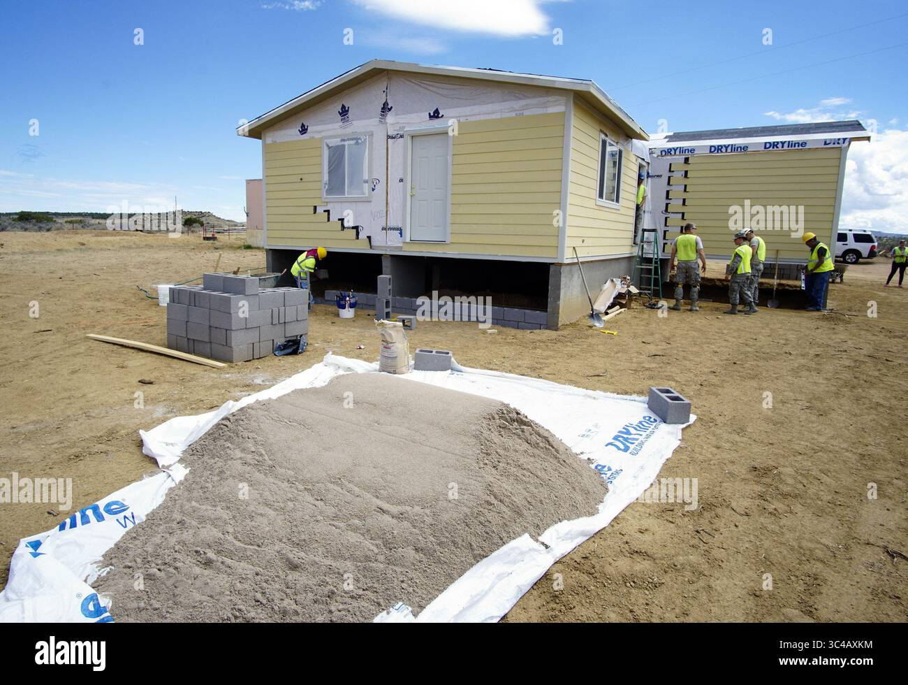 17 luglio 2018 - Albuquerque, NUOVO MESSICO, Stati Uniti - 071718.Una casa costruita per i veterani dei nativi americani dagli Airmen che formano la South Carolina Air National Guard nel Twin Lake sono vicino a Gallup. Fotografata martedì 17 luglio 2018. .Adolphe Pierre-Louis/JOURNAL (immagine di credito: © Adolphe Pierre-Louis/Albuquerque Journal via ZUMA Wire) Foto Stock