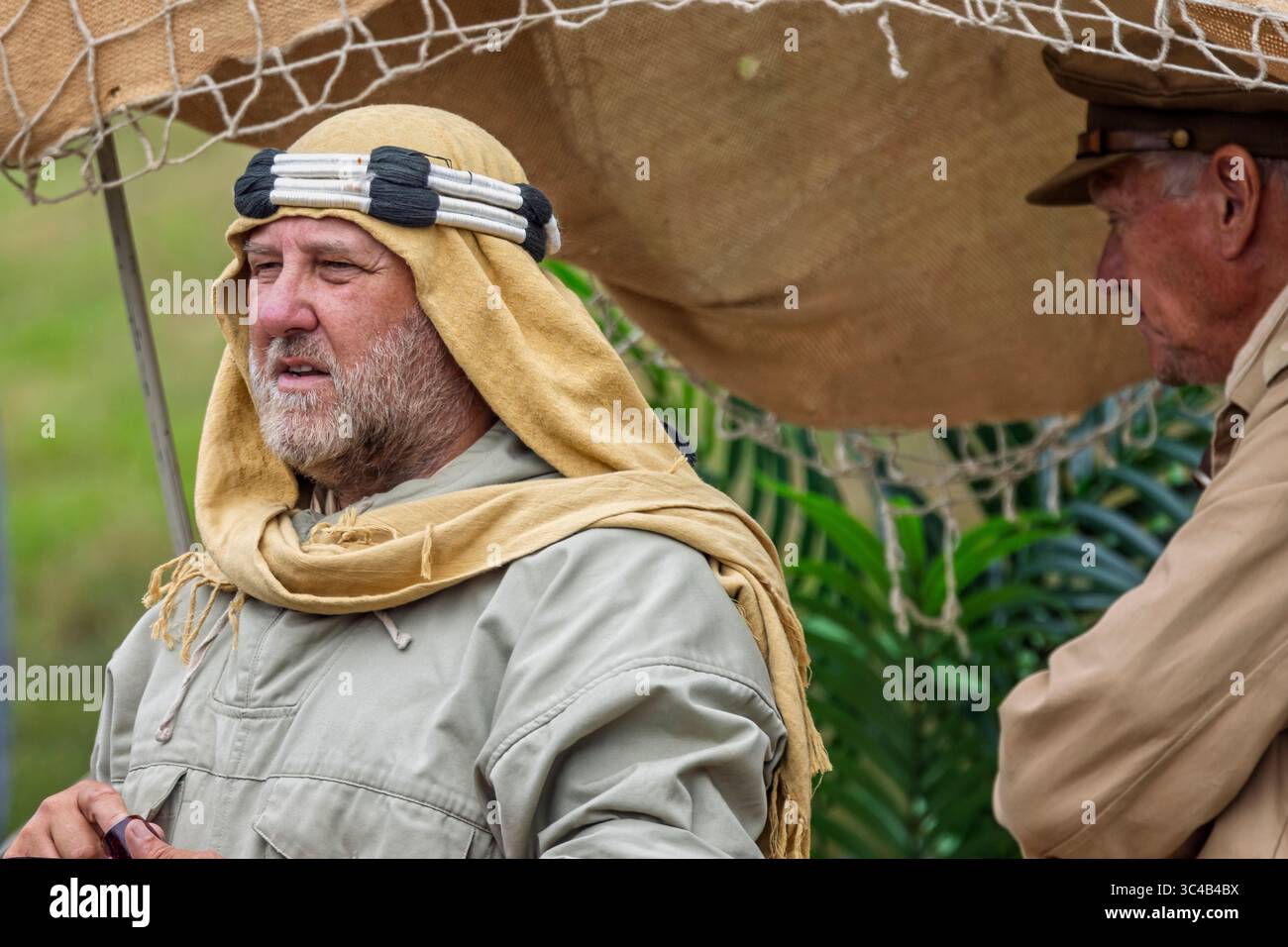 Attore vestito da soldato SAS della seconda guerra mondiale con copricapo arabo o shemagh al 80 ° anniversario della seconda guerra mondiale a Warminster Park, Wiltshire, Regno Unito, il 27 luglio 20 Foto Stock