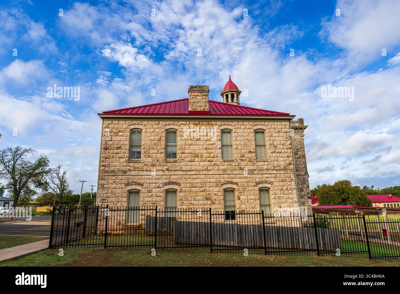 Old Rock Schoolhouse, Sonora, Texas, Stati Uniti Foto Stock