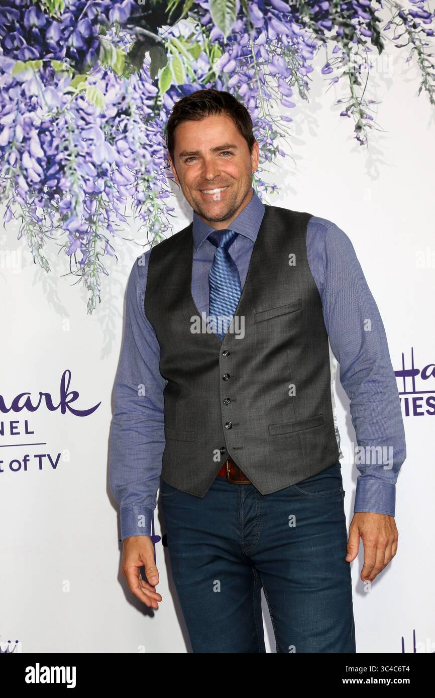 26 luglio 2018 - Beverly Hills, CA, Stati Uniti - LOS ANGELES - JUL 26: Kavan Smith all'Hallmark TCA Summer 2018 Party on the Private Estate il 26 luglio 2018 a Beverly Hills, CA (Credit Image: © Kathy Hutchins via ZUMA Wire) Foto Stock 26 luglio 2018 - Beverly Hills, CA, Stati Uniti - LOS ANGELES - JUL 26: Kavan Smith all'Hallmark TCA Summer 2018 Party on the Private Estate il 26 luglio 2018 a Beverly Hills, CA (Credit Image: © Kathy Hutchins via ZUMA Wire) Foto Stock