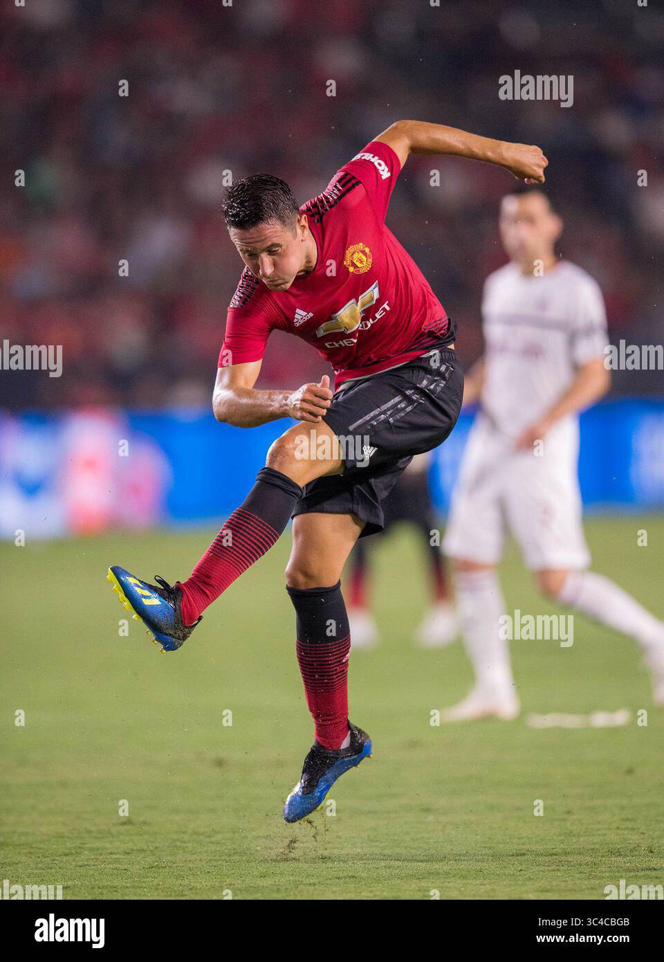 25 luglio 2018 Carson, CA...il centrocampista del Manchester United Ander Herrera (21) mette un tiro in porta durante una partita tra l'AC Milan e il Manchester United mercoledì 25 luglio 2018 allo StubHub Center di Carson, CA. Il Manchester United ha sconfitto l'AC Milan 1-1 (9-8) rigori. (Credito obbligatorio: Juan Lainez / MarinMedia.org / Cal Sport Media) (fotografo completo e credito richiesto) (immagine di credito: &Copy; Juan Lainez / Marinmedia.Org / C/CSM tramite ZUMA Wire) Foto Stock
