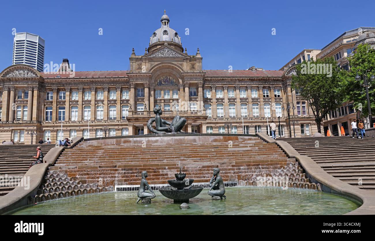 Birmingham Town Hall, Victoria Square con fontane in estate Foto Stock