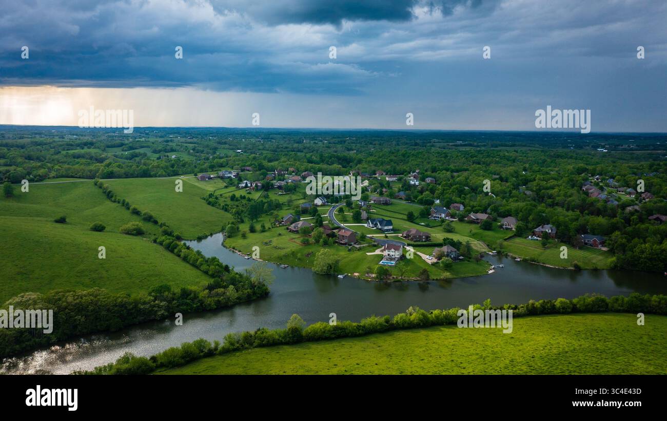 Immagine aerea panoramica del tempo tempestoso nella regione Bluegrass del Kentucky Foto Stock