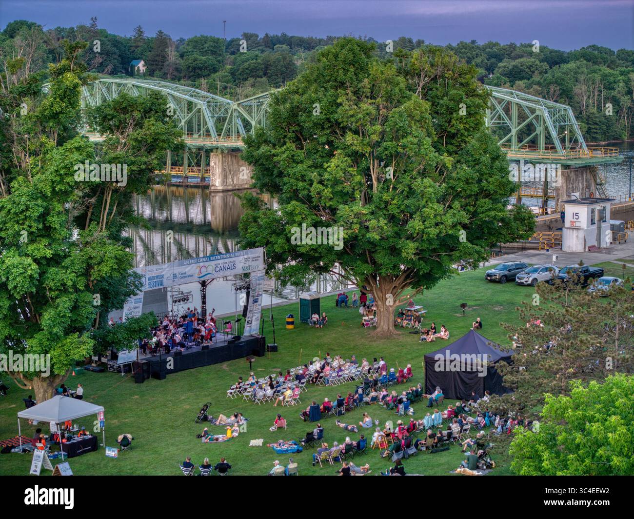 L'Albany Symphony suona un concerto gratuito di Lock 15 sul canale Erie a Fort Plain, New York, luglio 2025 Foto Stock