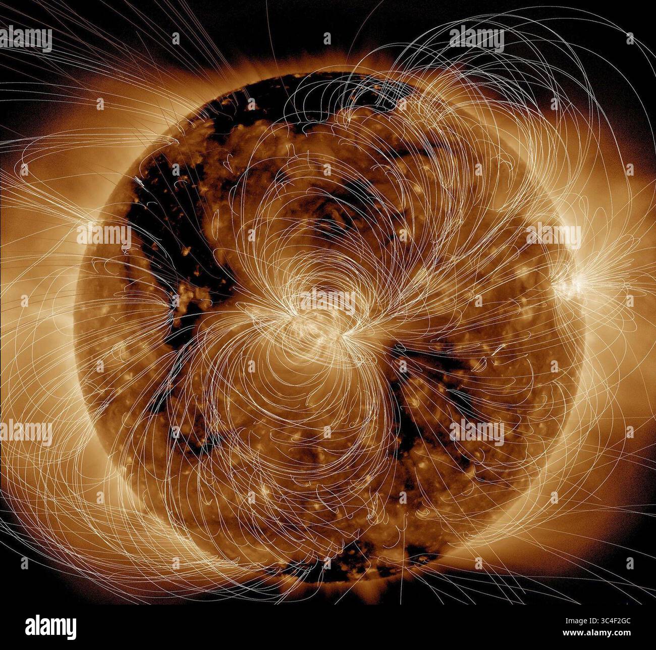 16 agosto 2018 - Space - Image Released Today: Gli scienziati del Solar Dynamics Observatory (SDO) della NASA utilizzarono i loro modelli informatici per generare una vista del campo magnetico del Sole il 10 agosto 2018. La regione attiva luminosa proprio nell'area centrale del Sole mostra chiaramente una concentrazione di linee di campo, così come la piccola regione attiva sul bordo destro del Sole, ma in misura minore. Il magnetismo guida l'attività dinamica vicino alla superficie del Sole. (Immagine di credito: © GSFC/NASA via ZUMA Wire/ZUMAPRESS.com) Foto Stock