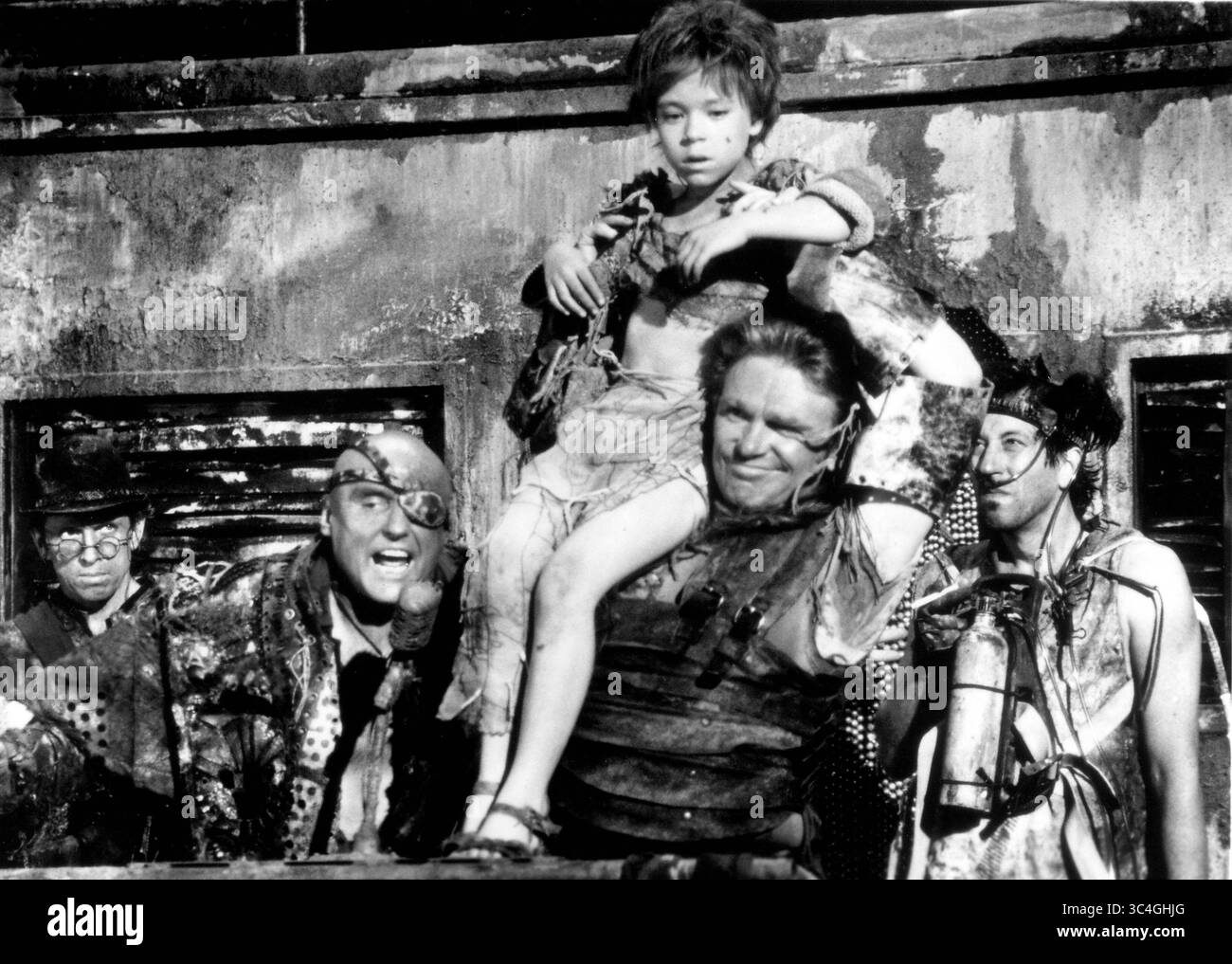 22 dicembre 2009 - A11513ADH.DENNIS HOPPER , OBRET JOY, GERARD MURPHY e JOHN FLECK.''Waterworld''.fornito da PHOTOS, INC..TV FILM STILL .DENNISHOPPERRTRO (Credit Image: © Globe Photos/ZUMApress.com) (Credit Image: © Globe Photos/Entertainment Pictures/ZUMAPRESS.com) Foto Stock