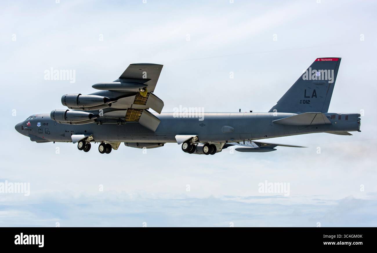 7 agosto 2018 - Andersen AFB, Guam - Un B-52H Stratofortress decolla dalla Andersen Air Force base, Guam, in una missione Continuous Bomber Presence a supporto dell'esercitazione Pitch Black 18 nel Northern Territory August dell'Australia. 6, 2018. L'addestramento bilaterale tra gli Stati Uniti e gli alleati come l'Australia aumenta l'interoperabilità e rafforza le partnership militari-militari di lunga data. (Immagine di credito: © U.S. Air Force/ZUMA Wire/ZUMAprilESS.com) Foto Stock