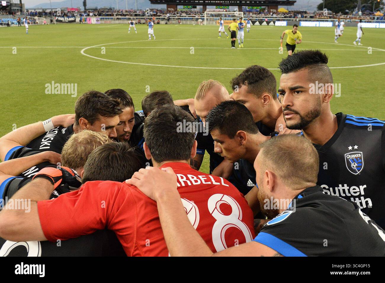 29 agosto 2018 - San Jose, California, Stati Uniti - San Jose, CA - mercoledì 29 agosto 2018: I terremoti di San Jose si riuniscono durante una partita di Major League Soccer (MLS) tra i San Jose Earthquakes e il FC Dallas all'Avaya Stadium. (Immagine di credito: © John Todd/ISIPhotos via ZUMA Wire) Foto Stock