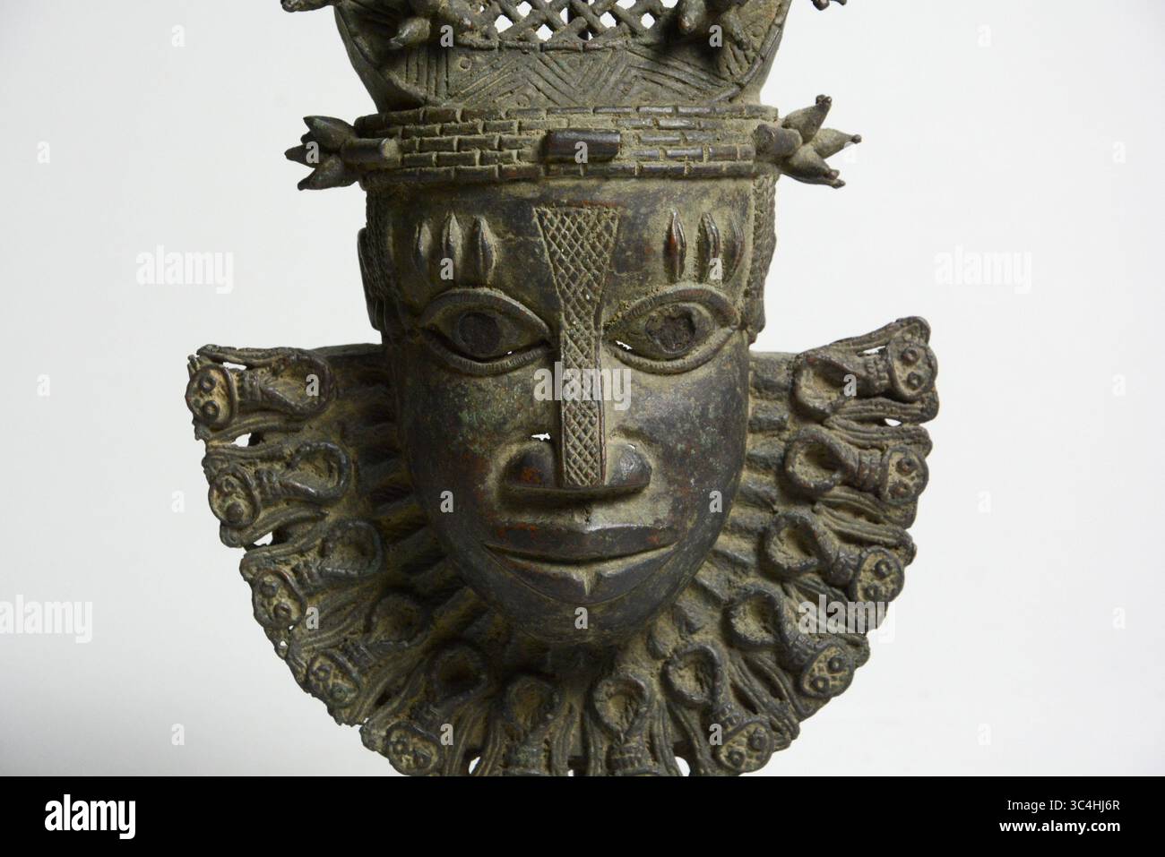 African Tribal Art Benin Bronze Head Foto Stock