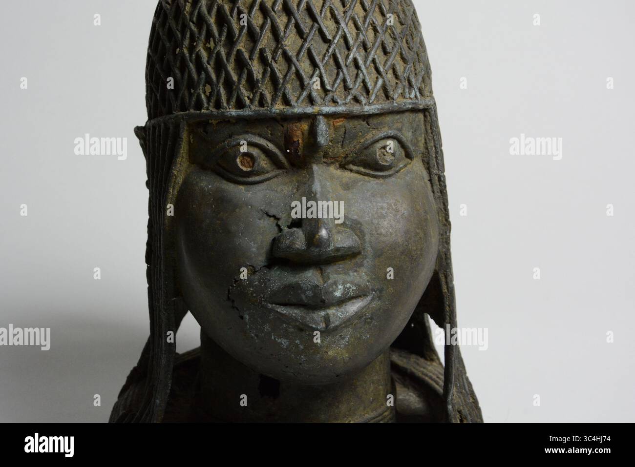 African Tribal Art Benin Bronze Head Foto Stock
