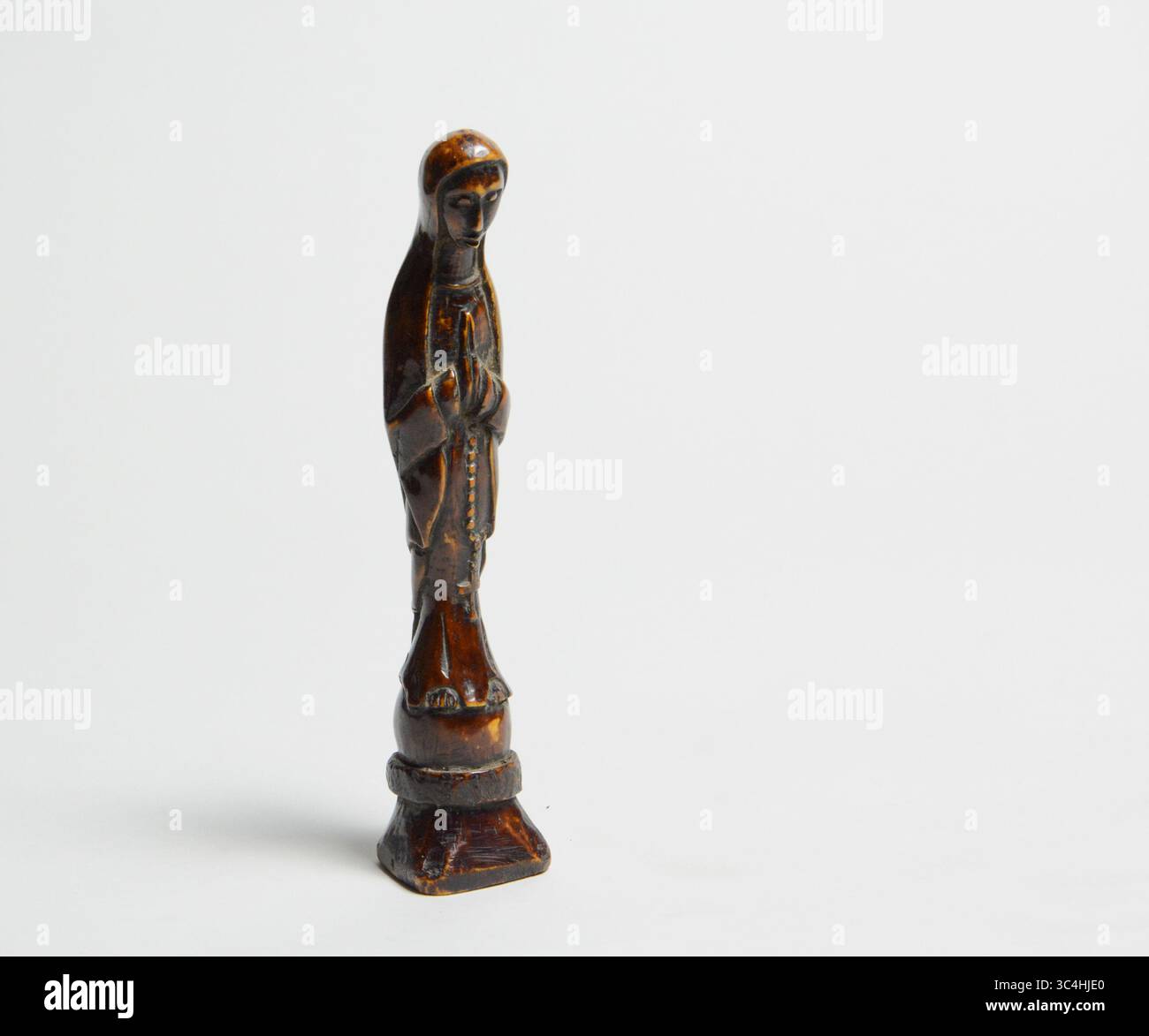 Statua della Vergine Maria d'Avorio dell'arte tribale africana Foto Stock