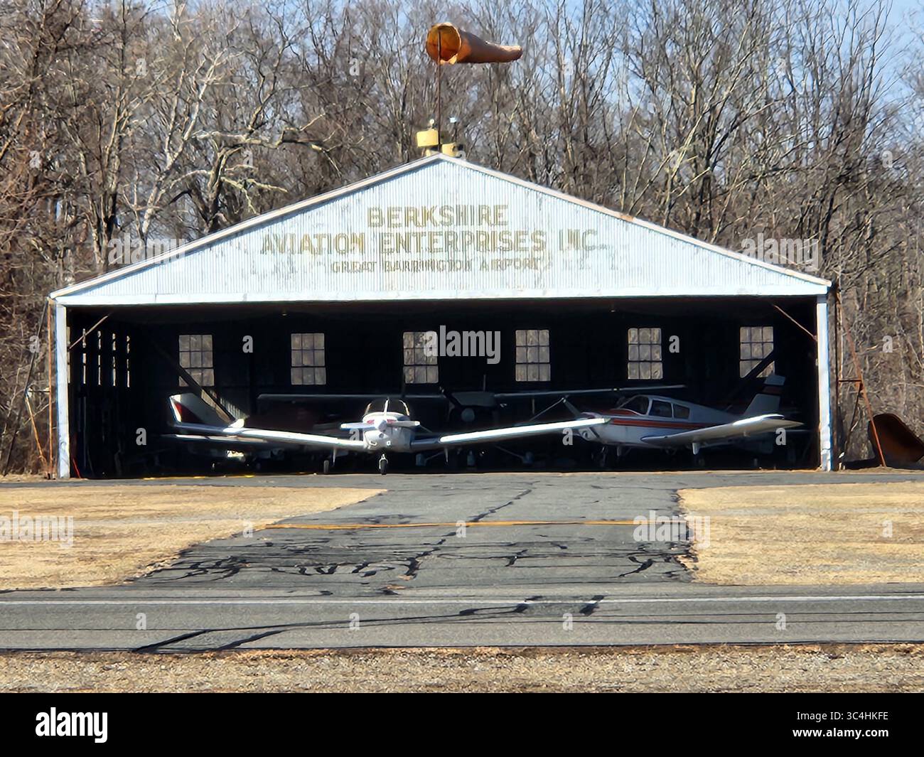 l'aeroporto di great barrington è di proprietà delle massaggiatrici berkshire aviation Foto Stock