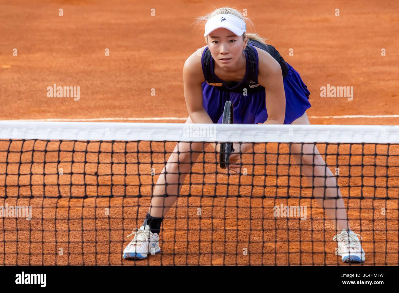 Palermo, Italia. 26 luglio 2025. Palermo Ladies Open 2025: Estelle Cascino e Shuo Feng contro Momoko Kobori e Ayano Shimizu. Momoko Kobori durante l'ultima partita a Palermo. (Foto di Antonio Melita/Pacific Press) credito: Pacific Press Media Production Corp./Alamy Live News Foto Stock