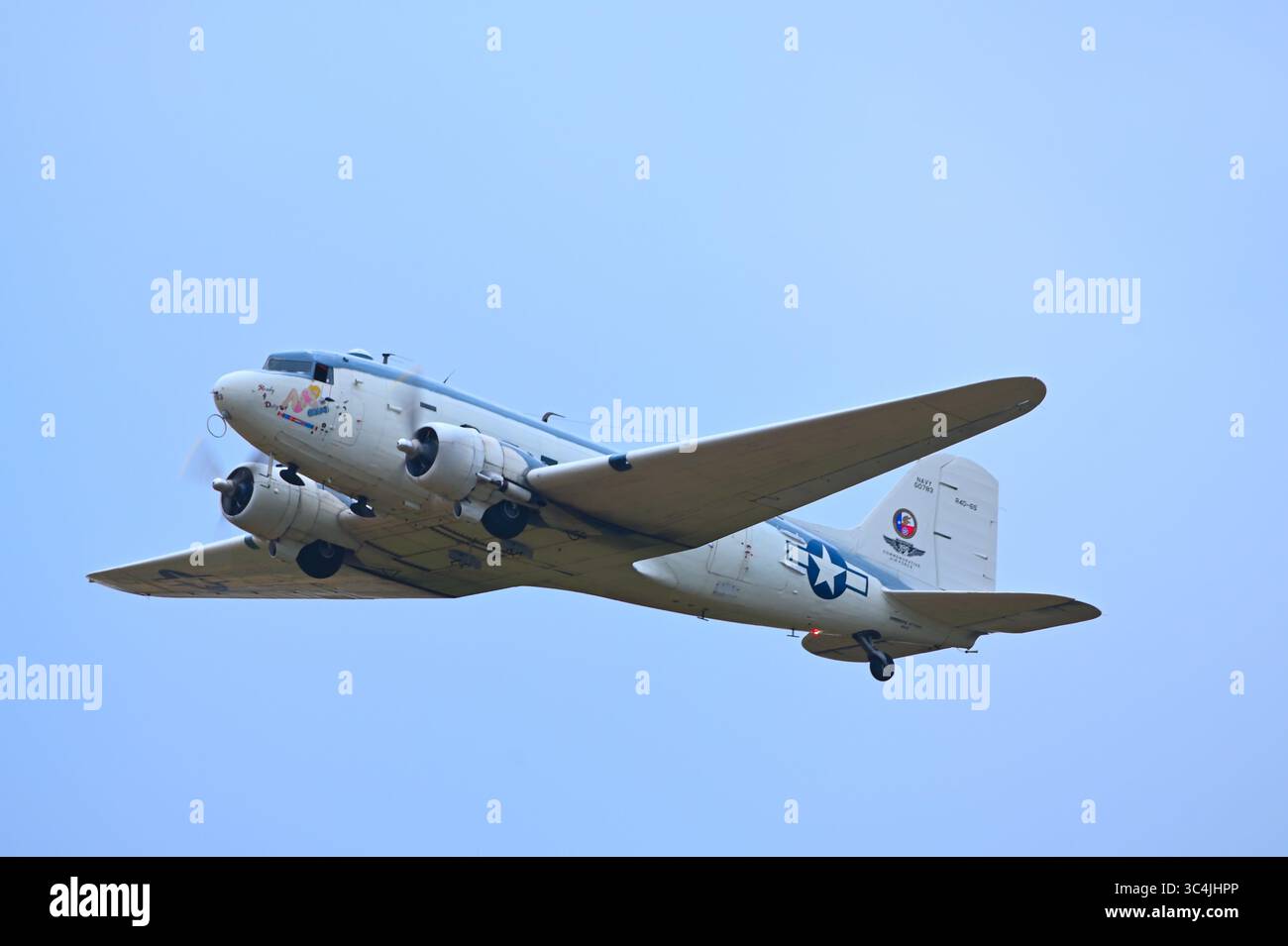 Ready 4 Duty, un Douglas R4D-6S, è la variante della US Navy dei rinomati DC-3 e C-47 Foto Stock