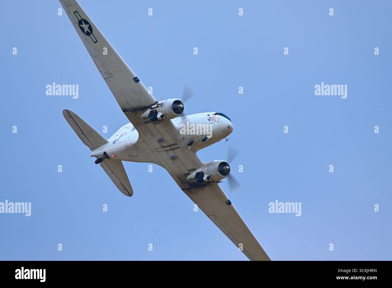 Ready 4 Duty, un Douglas R4D-6S, è la variante della US Navy dei rinomati DC-3 e C-47 Foto Stock