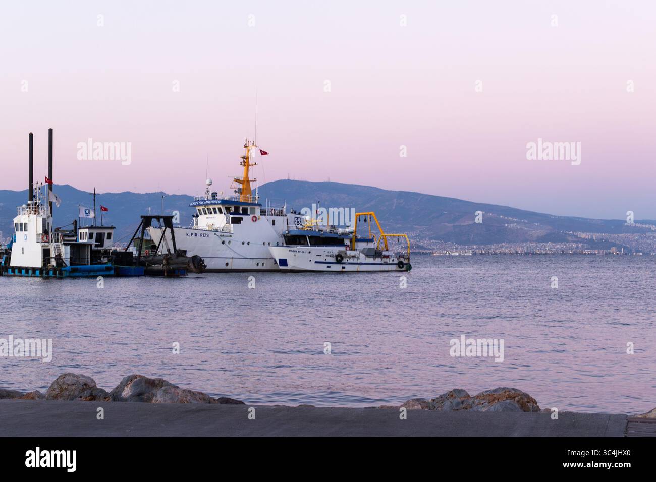 Una vista della nave Piri Reis dell'Università di Dokuz Eyll nel porto di zmir, Turchia, 24 settembre 2022 Foto Stock