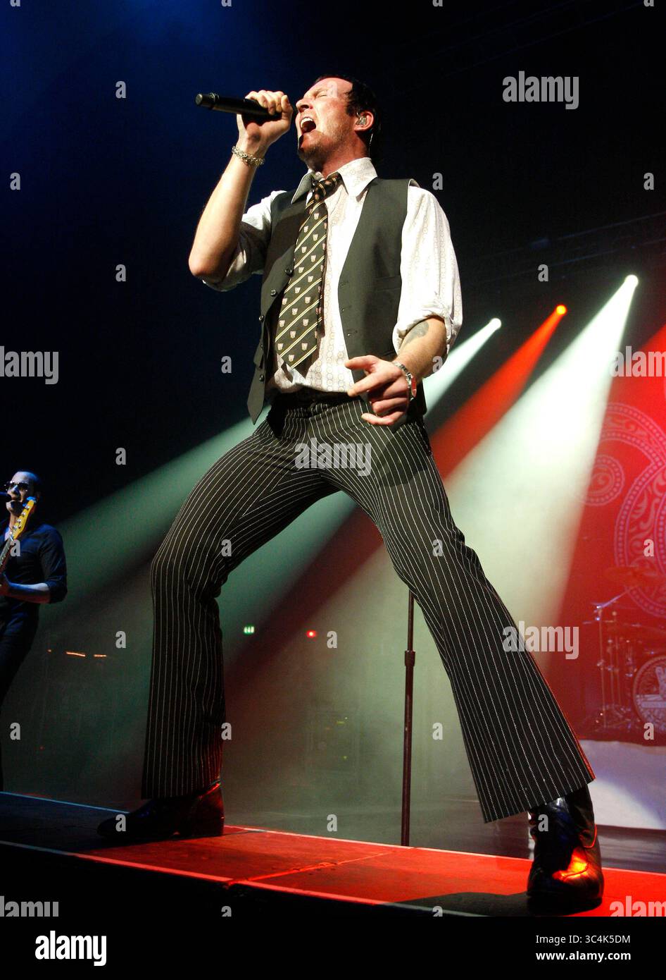 Stone Temple Pilots si esibiscono alla Brixton Academy di Londra - 16 giugno 2010 Foto Stock