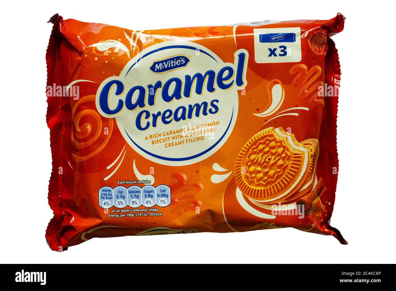 Confezione da tre confezioni di creme McVities Caramel isolate su sfondo bianco Foto Stock Confezione da tre confezioni di creme McVities Caramel isolate su sfondo bianco Foto Stock