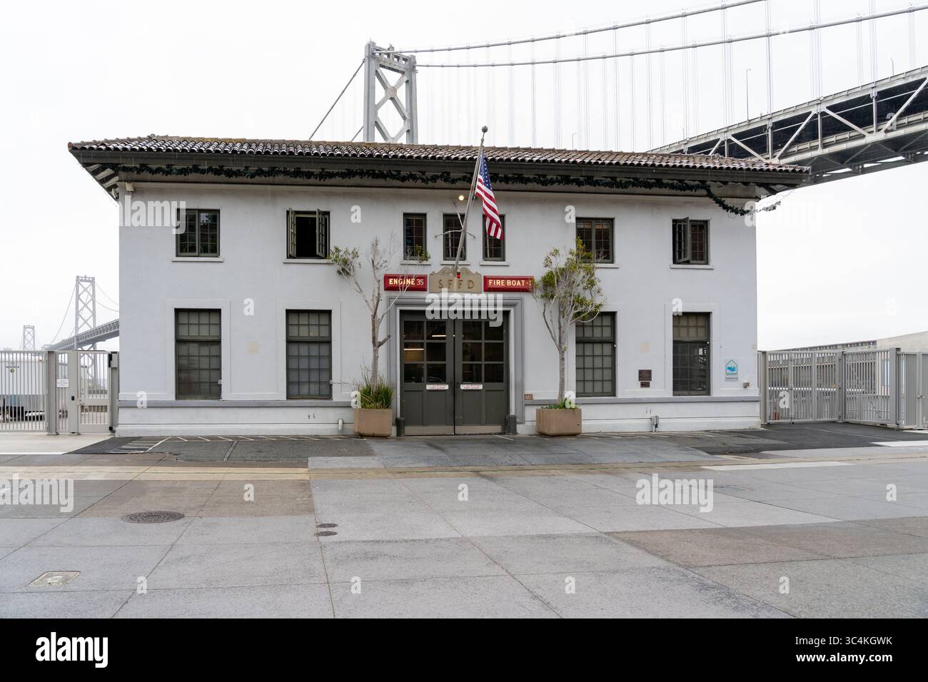 La storica stazione 35 dei vigili del fuoco di San Francisco e la casetta dei vigili del fuoco a San Francisco, CA, USA. Foto Stock