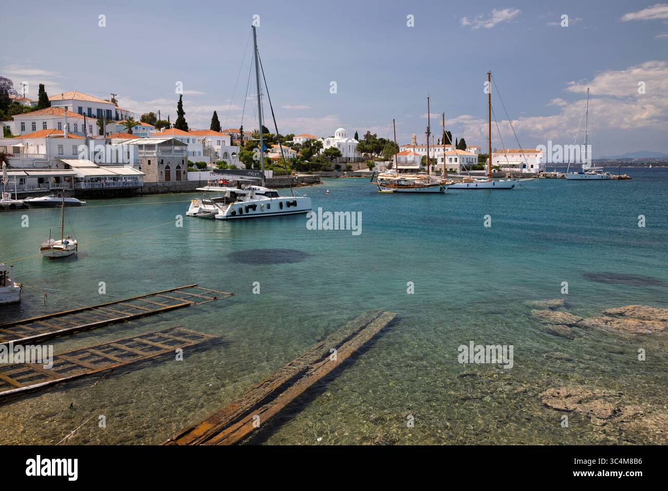 Palio Limani vecchio porto nella città di Spetses, Spetses, Isole Saroniche, Isole greche, Grecia, Europa Foto Stock