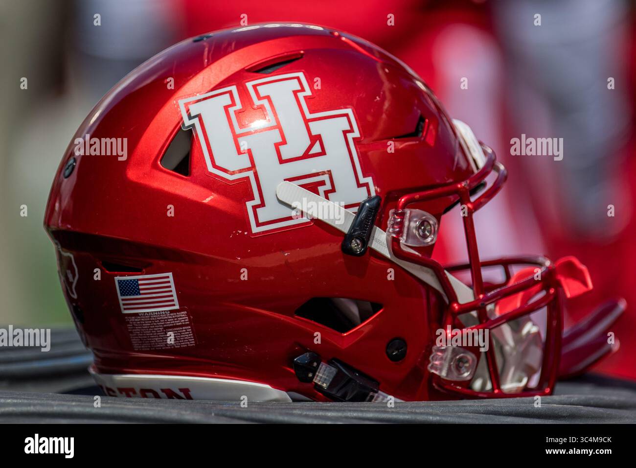 8 settembre 2018: Un casco Houston Cougars si trova a bordo campo durante il terzo quarto di una partita di football NCAA tra gli Arizona Wildcats e gli Houston Cougars al TDECU Stadium di Houston, Texas. Houston ha vinto la partita 45 a 18...Trask Smith/CSM(Credit Image: &Copy; Trask Smith/CSM via ZUMA Wire) Foto Stock