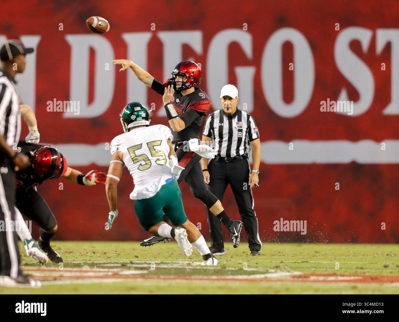 Settembre 8,2018: Il quarterback dei San Diego State Aztecs Ryan Agnew (9) va alla fine del secondo quarto contro i Sacramento State Hornets allo SDCCU Stadium di San Diego, California. . Michael Cazares/Cal Sport Media.(immagine di credito: &Copy; Michael Cazares/CSM tramite cavo ZUMA) Foto Stock