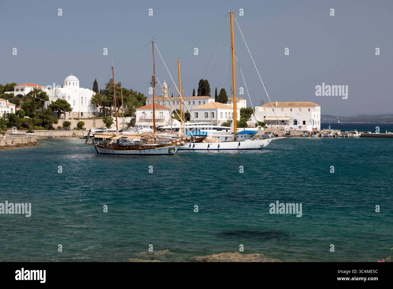 Palio Limani vecchio porto nella città di Spetses, Spetses, Isole Saroniche, Isole greche, Grecia, Europa Foto Stock