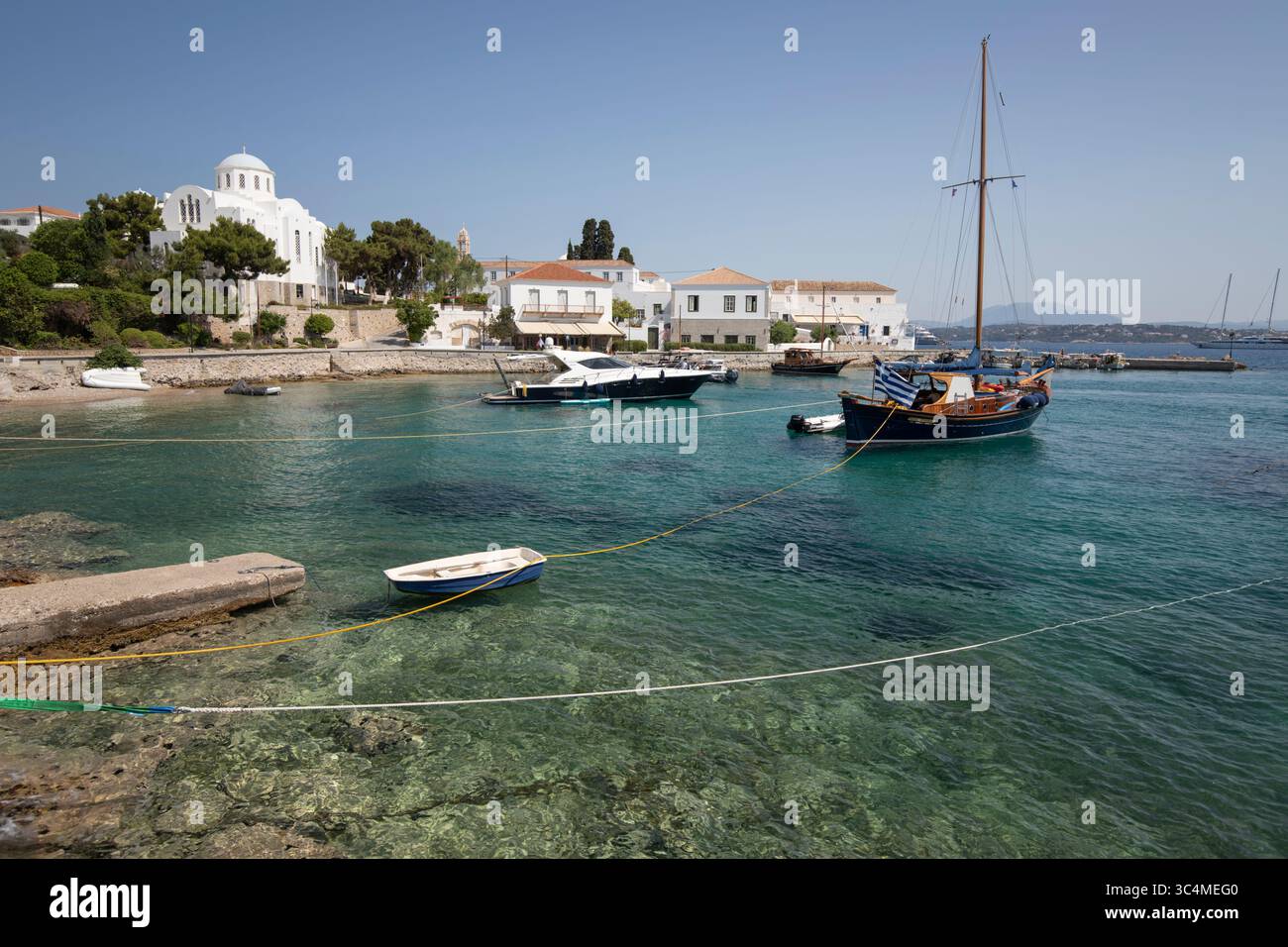 Palio Limani vecchio porto nella città di Spetses, Spetses, Isole Saroniche, Isole greche, Grecia, Europa Foto Stock
